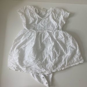 H&M Baby Girl Button Snap Dress 4-6MO 🌼Bundle to save 3/$10 on ALL baby clothes